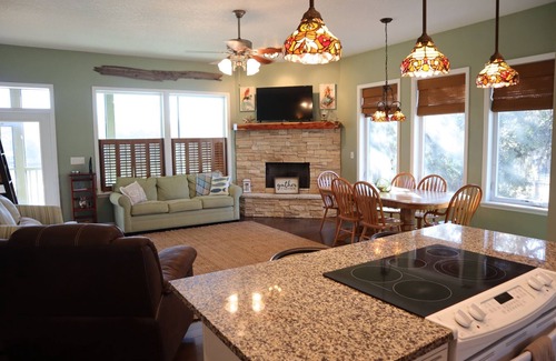Steinhatchee House | The Salty Siren- Steinhatchee Landing Resort Sleeps 9 -New High Speed Internet