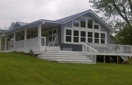 Helmsburg House | The Sanctuary 14 acres w/private pond/trails in beautiful Brown County