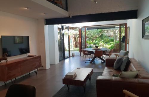 South Fremantle Apartment | The Sanctuary - garden oasis in South Fremantle