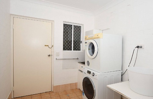 Toogoom House | The Sanctuary@Toogoom - Beachfront- 5BR- Pool - Aircon