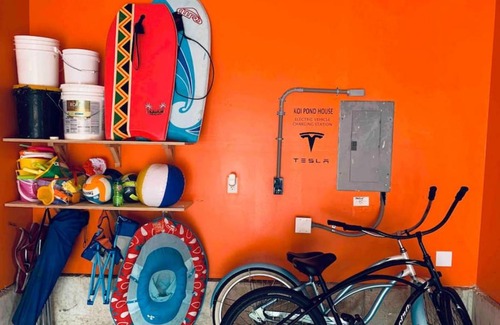 Olivia Beach House | The Sand Jamm beach house with ARCADE and HOT TUB