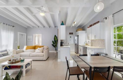Dolphin Isles Apartment | The Sandbar Walk To Beach Comfy Beds Firepit Pool
