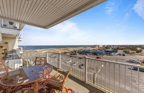 Sandbridge Apartment | The Sandbridge Dunes - Seabiscuit 306