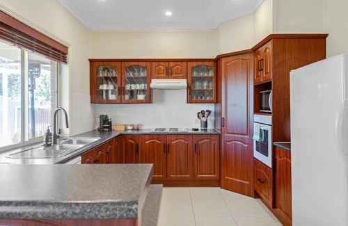 Port Elliot House | The Sandcastle - Family Entertainer - Pets Welcome - Central Port Elliot
