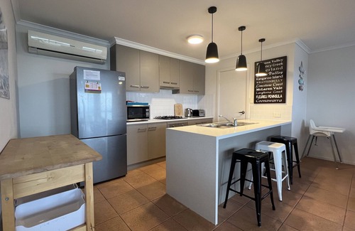 Kingscote House | The Sandcastle, KI - Esplanade location