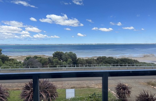 Kingscote House | The Sandcastle, KI - Esplanade location