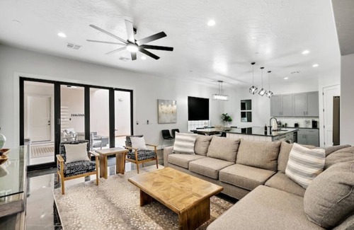 Hurricane House | The Sandlot - Sand Hollow & Zion - Entire Home with Private Pool