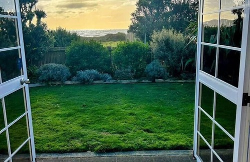 Waikanae House | The Sandpit: Relaxing Beachfront Getaway