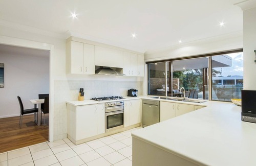 Broadbeach Waters House | The Sands (Heated Pool)