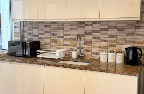 Cribbs Causeway House | The Sandstone Stay l Cosy Central Location 5 mins from Southmead Hospital