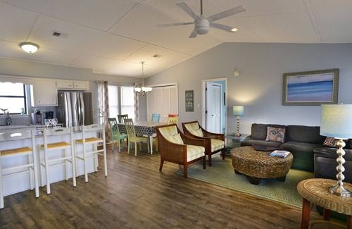 East End House | The Sandy Bucket - Panoramic Ocean Views, Beachside, Lg Deck, Pets, Screen Porch