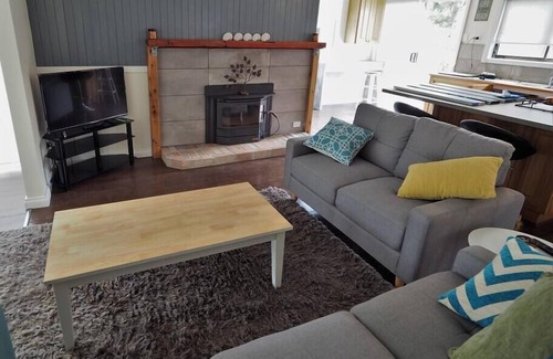 Sandy Point House | The Sandy Point Shack 2 Waratah Ave - 3 Bedroom, 1 Bathroom, sleeps 9