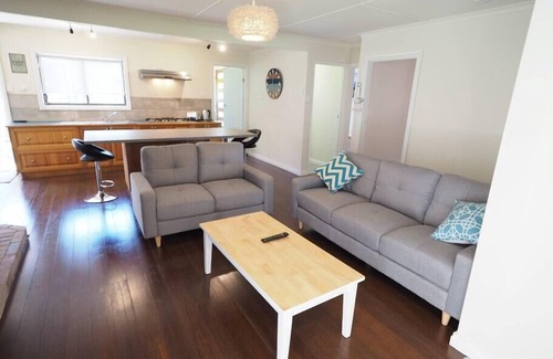 Sandy Point House | The Sandy Point Shack 2 Waratah Ave - 3 Bedroom, 1 Bathroom, sleeps 9
