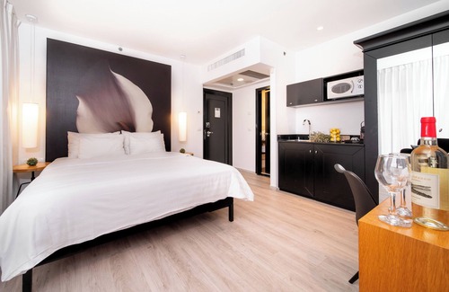 Kerem HaTeimanim Hotel | The Savoy Tel-Aviv, Sea Side
