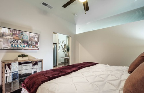 Linthicum Heights Apartment | The Savvy Traveler, Pool - Gym - Fast Internet - BWI - New Listing