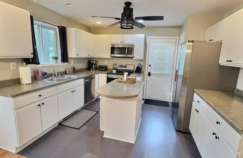 Shorewood-Tower Hills-Harbert House | The Sawyer Hideaway - 3BR 2B w/Hot Tub & Fire Pit