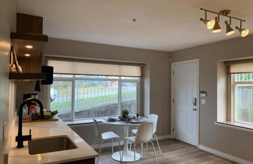 Renfrew-Collingwood Apartment | The Scandinavian House by Maple Dream Homestay- near Sky train