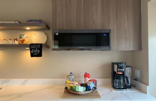 Renfrew-Collingwood Apartment | The Scandinavian House by Maple Dream Homestay- near Sky train