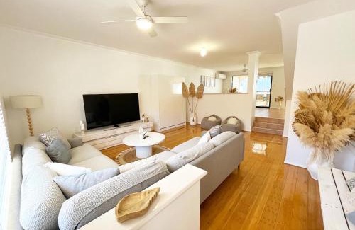 Scarborough Apartment | The Scarborough Beach House - Walk to the beach!