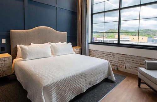White Sulphur Springs Hotel | The Schoolhouse Hotel, Trademark Collection by Wyndham