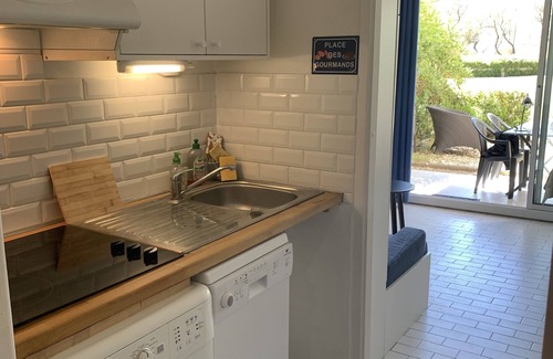 Montpellier Apartment | The Sea and the Beach at the end of the garden 4-bed apartment with terrace and garden