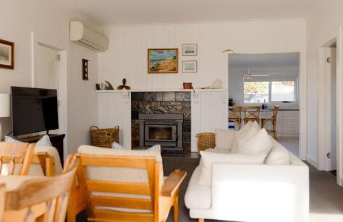 Bicheno House | The Sea Keeper Bicheno cosy seaside cottage