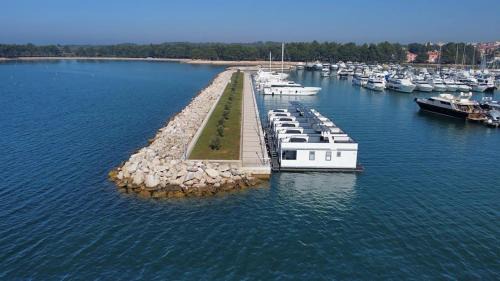 Novigrad Boat Rental | The Sea Lodges Novigrad - Hausboot Floating Sea House