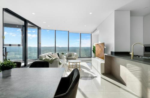 Surfers Paradise Apartment | The Seabreeze - Beachfront 67F Sunset 2 Bedroom Skyhome with Netflix & Pool