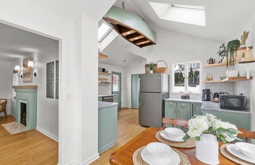 Onset House | The Seafoam House: Steps to beach and village!
