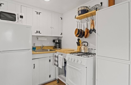 Eastham House | The Seagrove Suites & Guest Rooms