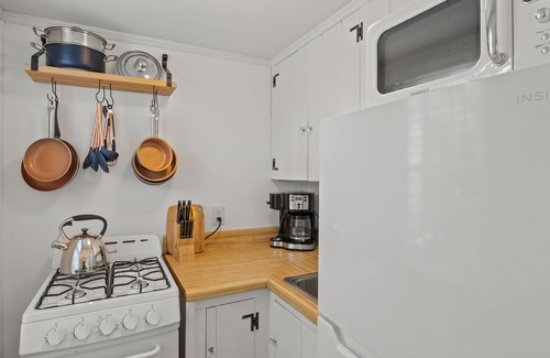Eastham House | The Seagrove Suites & Guest Rooms
