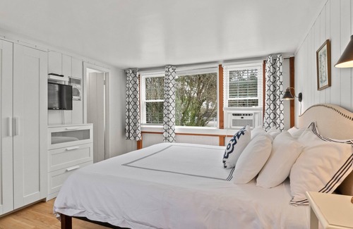 Eastham House | The Seagrove Suites & Guest Rooms