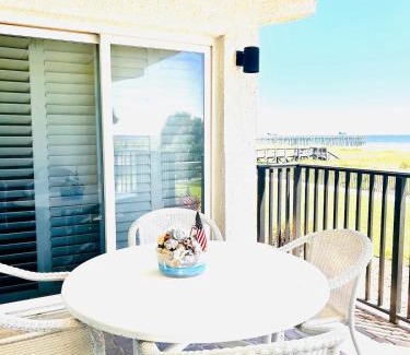 Fernandina Beach Apartment | The Seahorse, a 2bed beach paradise in Fernandina Beach, swimming pool!