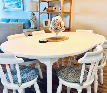 Fernandina Beach Apartment | The Seahorse, a 2bed beach paradise in Fernandina Beach, swimming pool!
