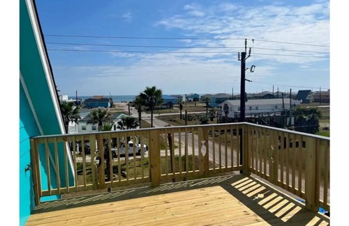 Surfside Beach House | The Seashell - Amazing views, Pet friendly, multiple decks, close to ocean!