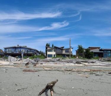 Point Roberts House | The Seaside Getaway
