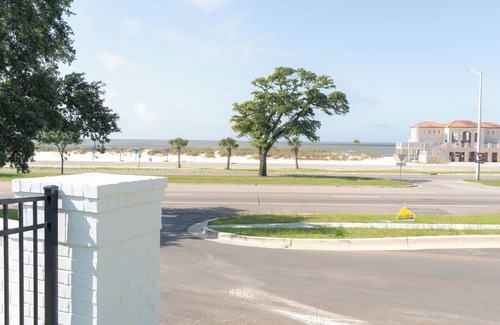 Biloxi House | The SeaStation! 3-Bedroom Beach side Getaway in Biloxi