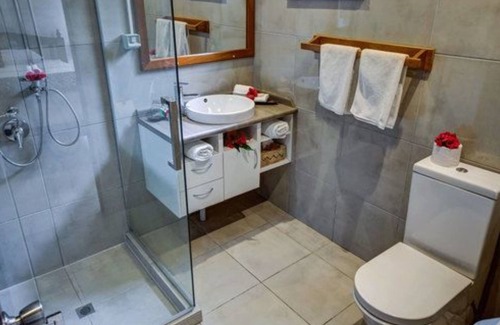 Nuku'alofa Cabin | The Seaview Lodge