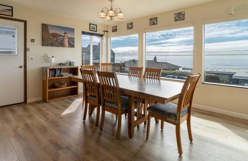 Logsden House | The Seaview