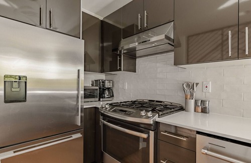 Genesee Apartment | The Seaview Vista| Stylish 2BD w/Rooftop Views