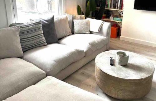 Haverstock Apartment | The secret Pink door in Camden
