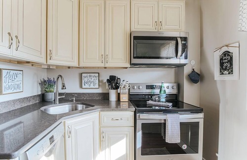 Staunton Apartment | The Serendipity Suite