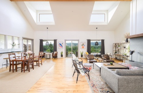 Newberg Bed & Breakfast | The Setting Inn Willamette Valley