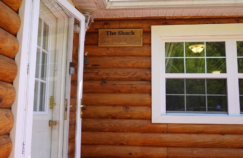 Summerlee House | The Shack, An exquisite 3 bed room log cabin.