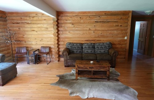 Summerlee House | The Shack, An exquisite 3 bed room log cabin.