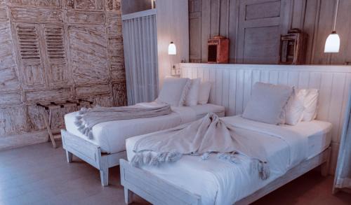 Mushroom Bay Resort | The Shacks at Sandy Bay