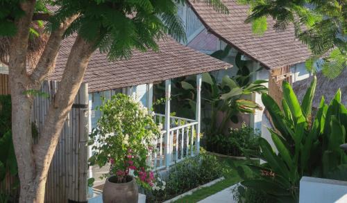 Mushroom Bay Resort | The Shacks at Sandy Bay