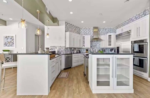 Golden Triangle Condo | The Shaker - Huge Luxury Loft with City Views!