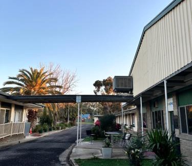 Balranald Hotel | The Shamrock Hotel Balranald