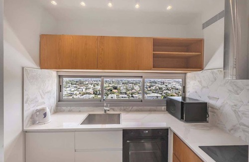 Herzliya Pituach Apartment | The Sharon Crown Suite